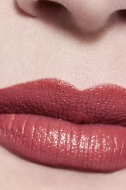 Outlet FARBINTENSIVER LIPPENSTIFT. KONZENTRIERTE LEUCHTKRAFT UND PFLEGE. REFILLABLE Lippenstifte