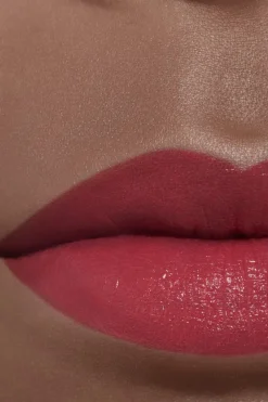 Online FARBINTENSIVER LIPPENSTIFT. KONZENTRIERTE LEUCHTKRAFT UND PFLEGE. REFILLABLE Lippenstifte